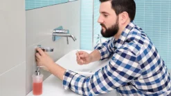 Seifenspender-Set Tesa Smooz, 200 Ml, Nachfüllbar, Innovative Klebelösung, Verchromt -Geschäft Für Reinigungs- Und Hygieneprodukte seifenspender set tesa smooz 200 ml nachfuellbar innovative klebeloesung verchromt img SI 659331 J