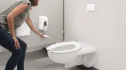 Spender Für Toilettensitzreiniger Rubbermaid®, 400 Ml, Kompatibel Mit RVU03817, L 135 X B 105 X H 214 Mm, Weiß-grau -Geschäft Für Reinigungs- Und Hygieneprodukte spender fuer toilettensitzreiniger rubbermaid 400 ml kompatibel mit rvu03817 l 135 x b 105 x h 214 mm weiss grau img SI 452056 B