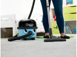 Staubsauger HENRY Allergy, 620 W, 3-Stufen-Filter, 6 L Volumen, Mit Zubehörhalterung 3 Staubsauger HENRY Allergy, 620 W, 3-Stufen-Filter, 6 L Volumen, Mit Zubehörhalterung -Geschäft Für Reinigungs- Und Hygieneprodukte staubsauger henry allergy 620 w 3 stufen filter 6 l volumen mit zubehoerhalterung img WS 138859 D